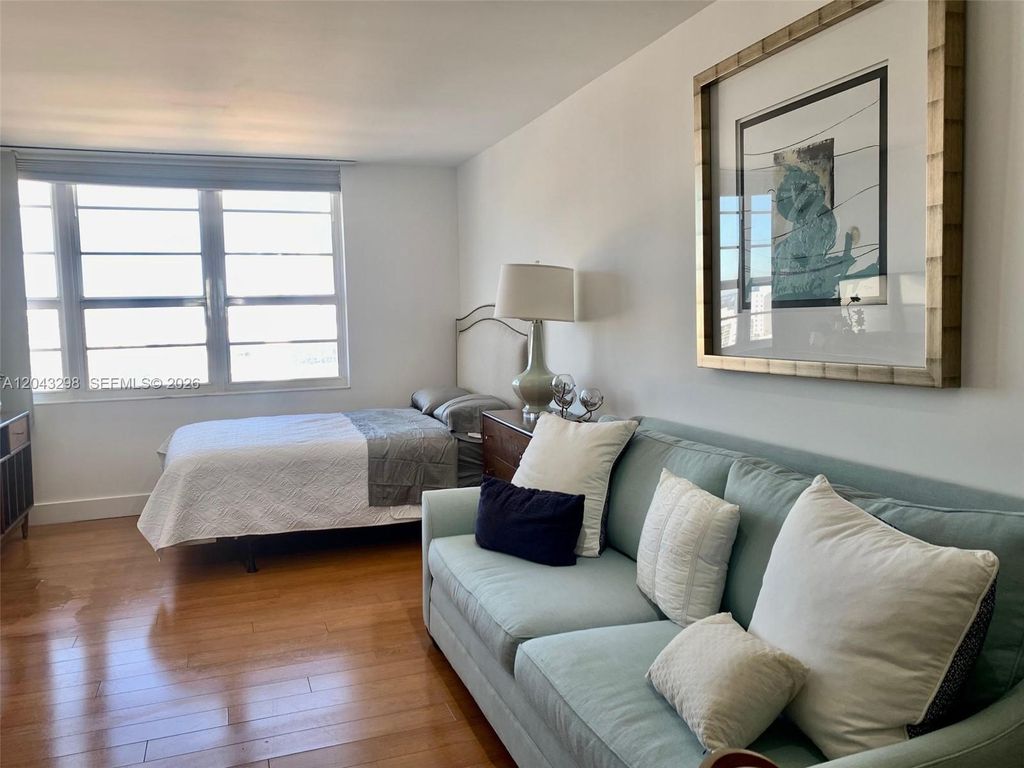 100 Lincoln Road 1514, Miami Beach, FL 33139