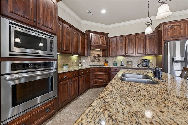 4601 West Langmead Drive, Rogers, AR 72758