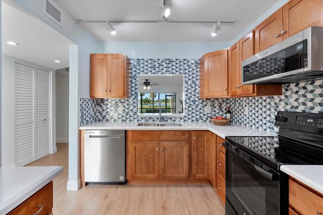 2900 SW 22nd Cir 221E, Delray Beach, FL 33445