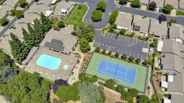 682 Diamond Glen Cir, Folsom, CA 95630