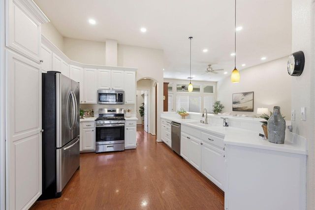 682 Diamond Glen Cir, Folsom, CA 95630