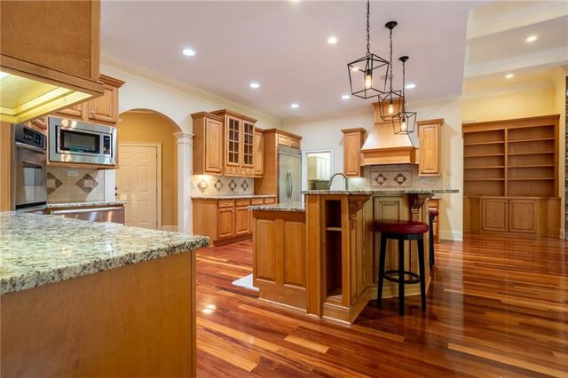 207 Gold Leaf Lane, Canton, GA 30114