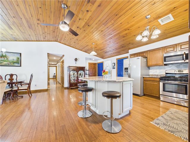 615 Taunton Avenue, Seekonk, MA 02771
