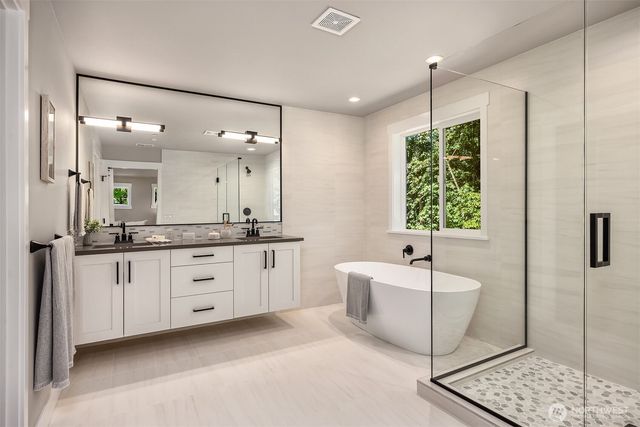 15002 75th Avenue NE, Kenmore, WA 98028