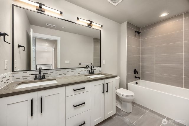 15002 75th Avenue NE, Kenmore, WA 98028