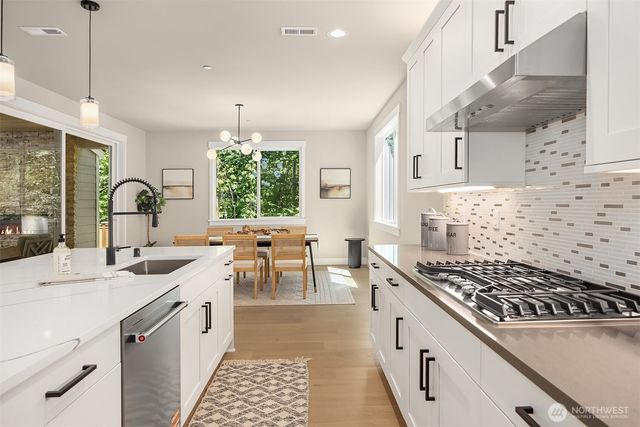 15002 75th Avenue NE, Kenmore, WA 98028