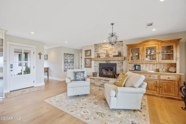 20 La Cam Road, Newbury Park, CA 91320