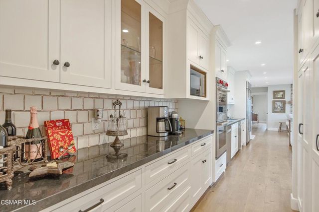 20 La Cam Road, Newbury Park, CA 91320