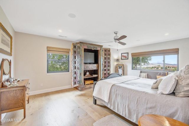 20 La Cam Road, Newbury Park, CA 91320