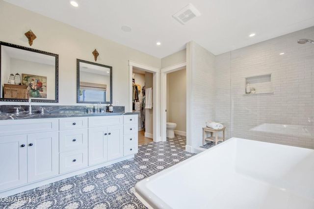 20 La Cam Road, Newbury Park, CA 91320