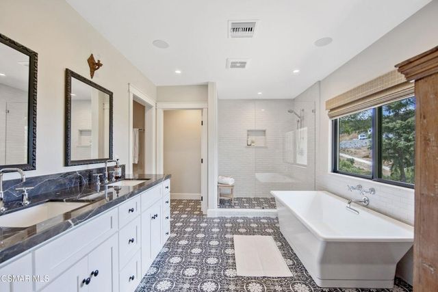 20 La Cam Road, Newbury Park, CA 91320