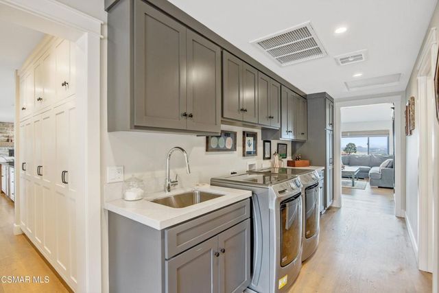 20 La Cam Road, Newbury Park, CA 91320