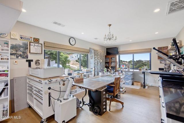 20 La Cam Road, Newbury Park, CA 91320