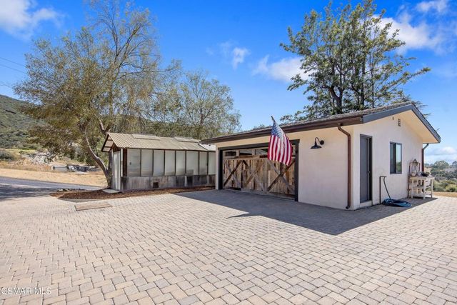 20 La Cam Road, Newbury Park, CA 91320