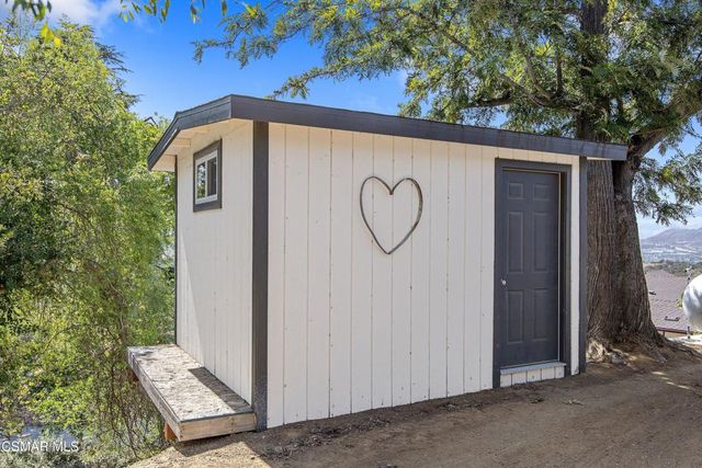 20 La Cam Road, Newbury Park, CA 91320