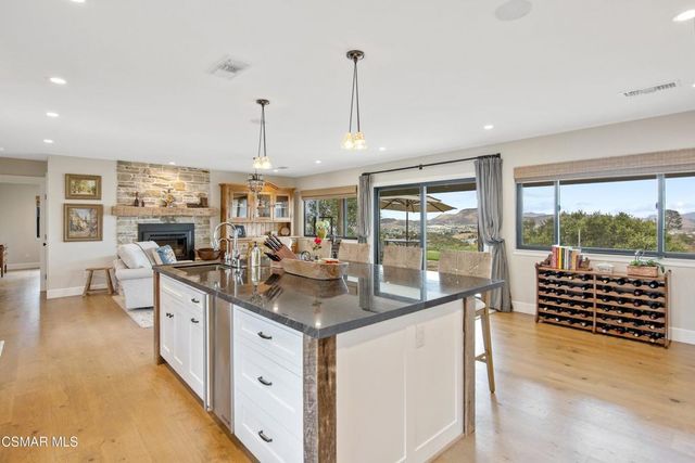 20 La Cam Road, Newbury Park, CA 91320