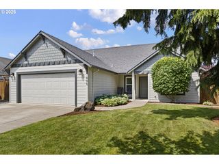 495 LAVENDER St, Silverton, OR 97381