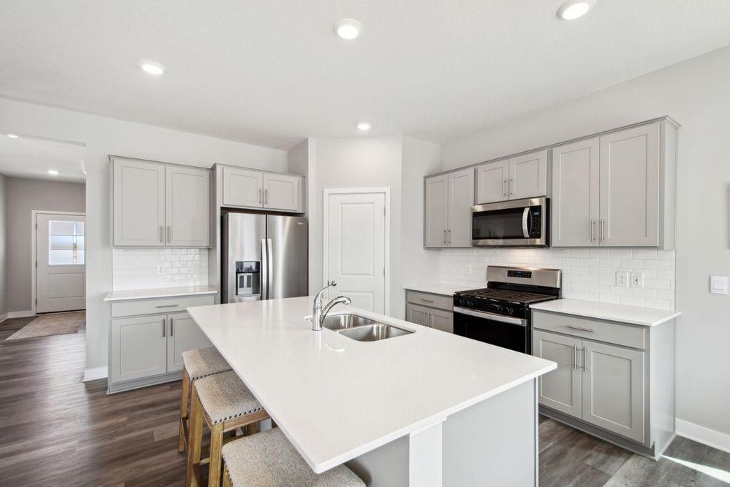 2063 Rainier Drive, Shakopee, MN 55379