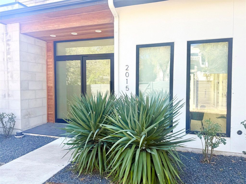 2015 De Verne ST, Austin, TX 78704