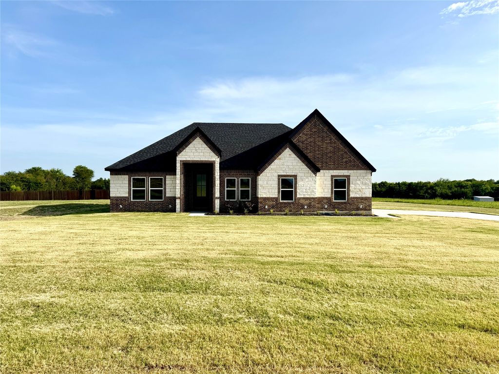 3297 Escobar Circle, Greenville, TX 75401