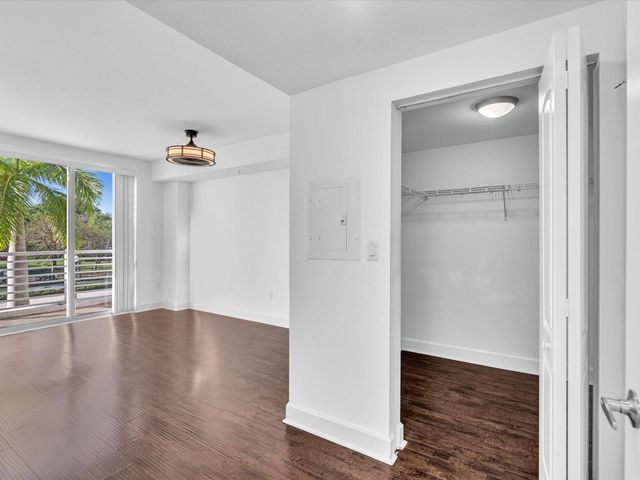 1830 Radius Drive 214, Hollywood, FL 33020