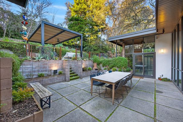 2051 Lambeth Way, Carmichael, CA 95608