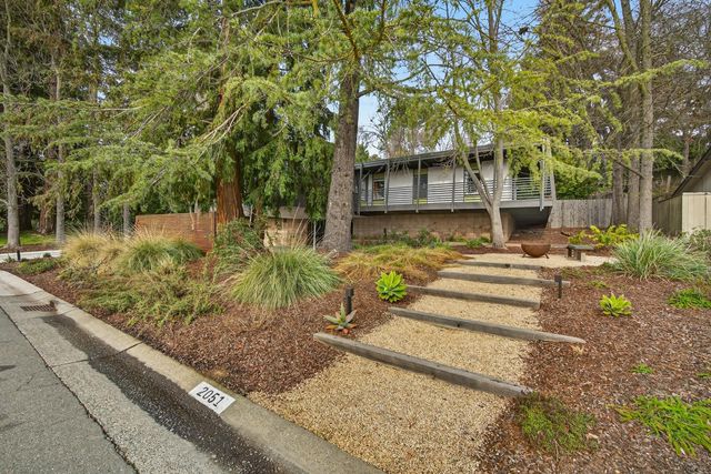 2051 Lambeth Way, Carmichael, CA 95608