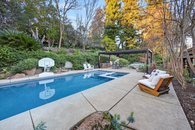 2051 Lambeth Way, Carmichael, CA 95608