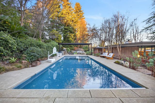 2051 Lambeth Way, Carmichael, CA 95608