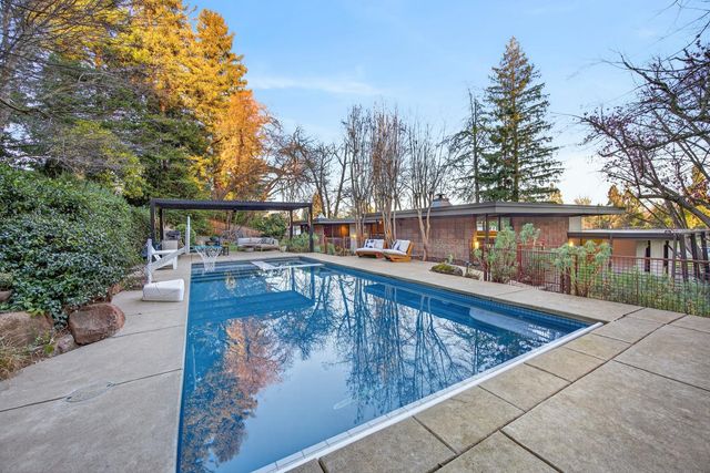 2051 Lambeth Way, Carmichael, CA 95608