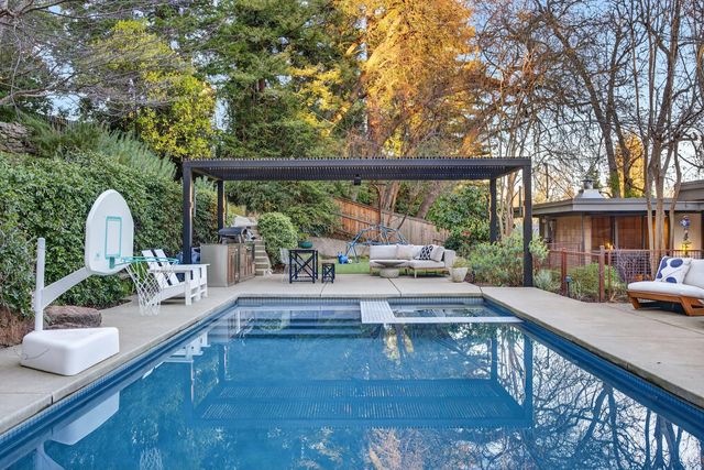 2051 Lambeth Way, Carmichael, CA 95608