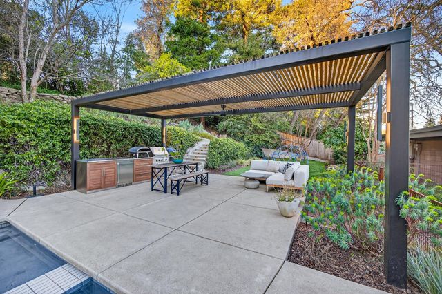 2051 Lambeth Way, Carmichael, CA 95608