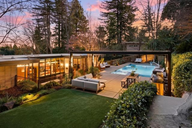 2051 Lambeth Way, Carmichael, CA 95608