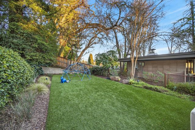 2051 Lambeth Way, Carmichael, CA 95608