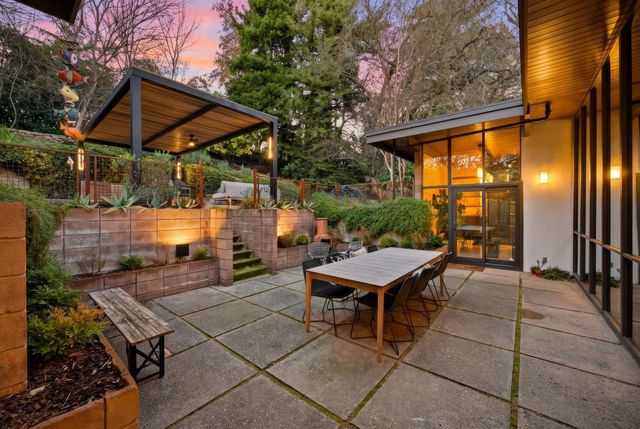 2051 Lambeth Way, Carmichael, CA 95608