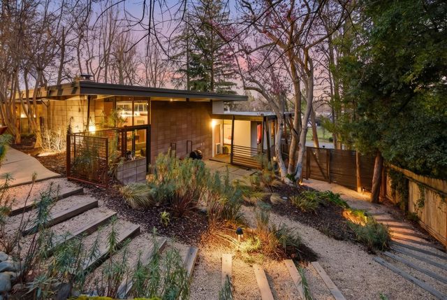 2051 Lambeth Way, Carmichael, CA 95608