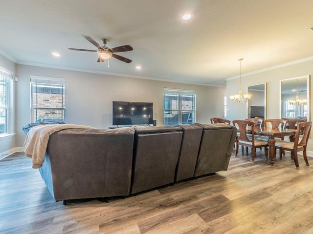 109 Holstein ST 107, Hutto, TX 78634