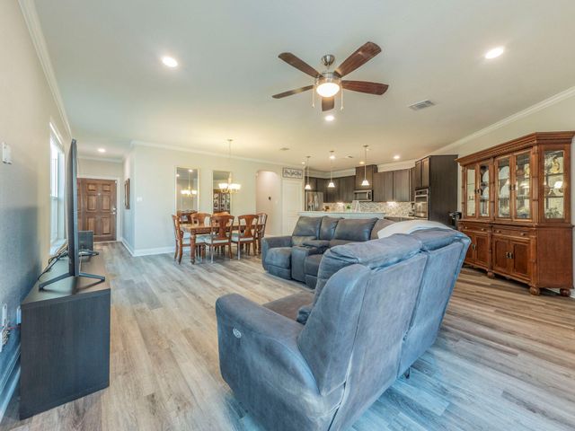 109 Holstein ST 107, Hutto, TX 78634