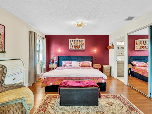 10215 N Circle Lake Drive 201, Boynton Beach, FL 33437