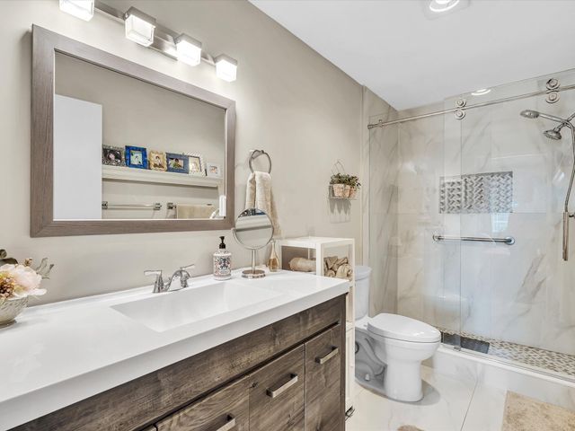 10215 N Circle Lake Drive 201, Boynton Beach, FL 33437