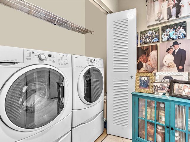 10215 N Circle Lake Drive 201, Boynton Beach, FL 33437