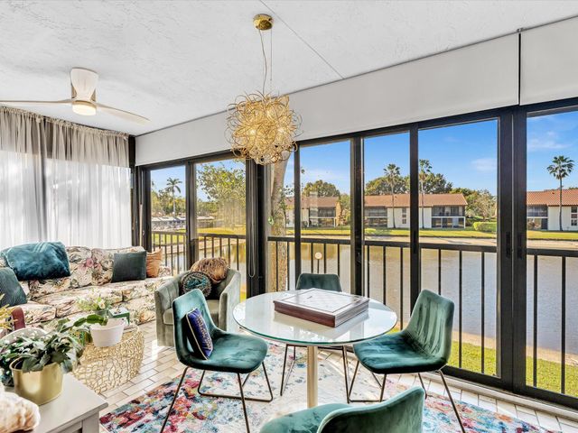 10215 N Circle Lake Drive 201, Boynton Beach, FL 33437