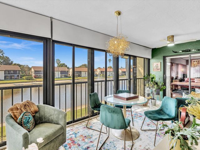 10215 N Circle Lake Drive 201, Boynton Beach, FL 33437