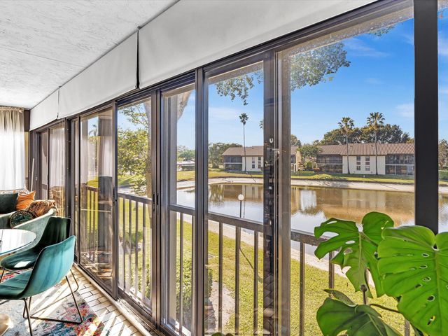 10215 N Circle Lake Drive 201, Boynton Beach, FL 33437