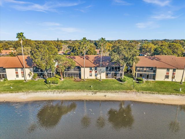 10215 N Circle Lake Drive 201, Boynton Beach, FL 33437