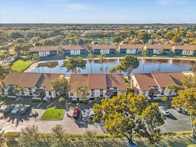 10215 N Circle Lake Drive 201, Boynton Beach, FL 33437