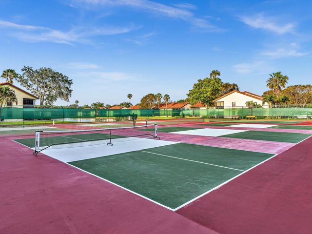 10215 N Circle Lake Drive 201, Boynton Beach, FL 33437