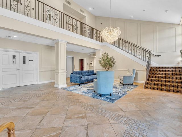 10215 N Circle Lake Drive 201, Boynton Beach, FL 33437