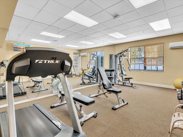 10215 N Circle Lake Drive 201, Boynton Beach, FL 33437