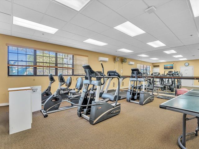 10215 N Circle Lake Drive 201, Boynton Beach, FL 33437